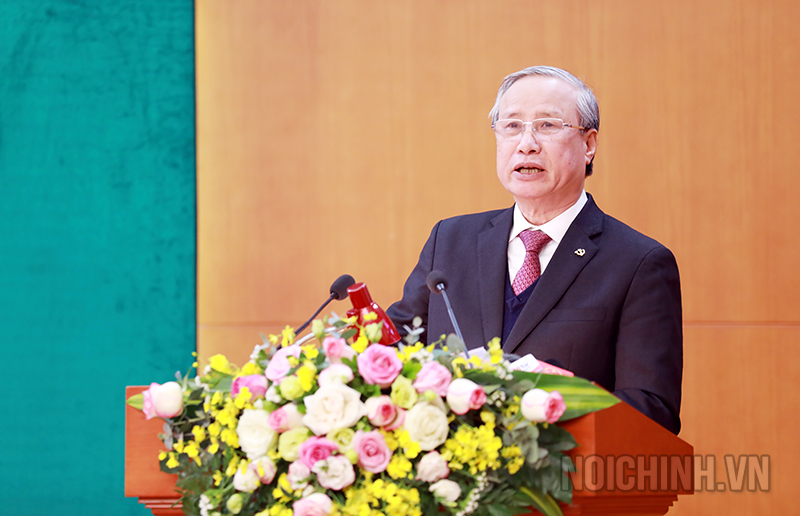 Đồng chí Trần Quốc Vượng, Ủy viên Bộ Chính trị, Thường trực Ban Bí thư phát biểu tại Hội nghị