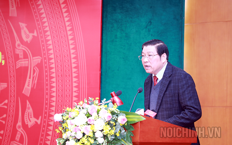Đồng chí Phan Đình Trạc, Bí thư Trung ương Đảng, Trưởng Ban Nội chính Trung ương phát biểu tại Hội nghị