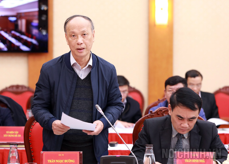 Đồng chí Trần Ngọc Đường, nguyên Phó Chủ nhiệm Văn phòng Quốc hội tham luận tại Hội thảo