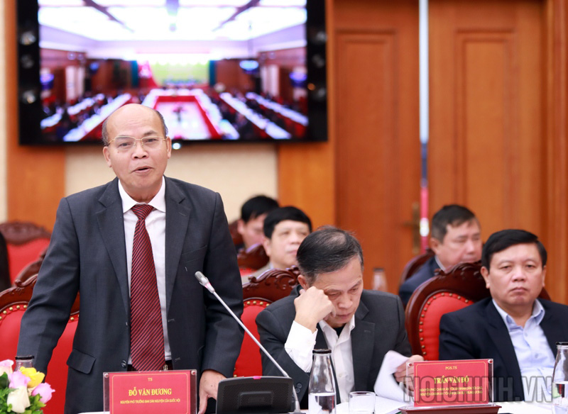 Đồng chí Đỗ Văn Đương, nguyên Ủy viên Thường trực Ủy ban Tư pháp, nguyên Phó Trưởng ban Dân nguyện thuộc Ủy ban Thường vụ Quốc hội tham luận tại Hội thảo