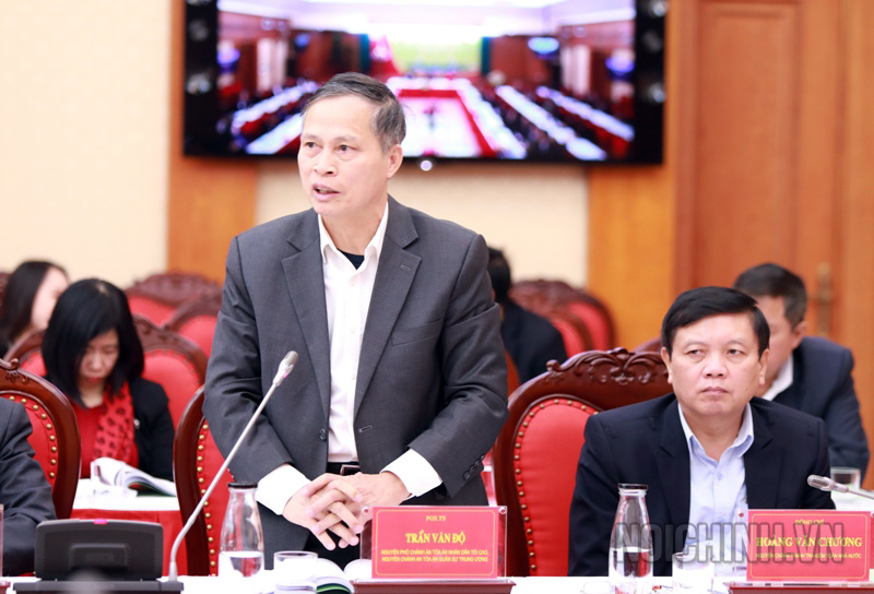 Đồng chí Trần Văn Độ, nguyên Phó Chánh án Tòa án nhân dân tối cao, Chánh án Tòa án Quân sự Trung ương tham luận tại Hội thảo