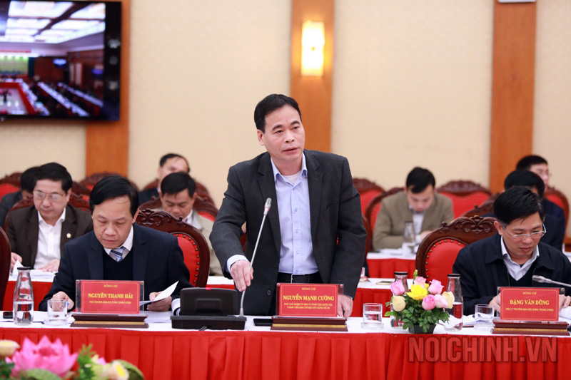 Đồng chí Nguyễn Mạnh Cường, Phó Chủ nhiệm Ủy ban Tư pháp của Quốc hội tham luận tại Hội thảo