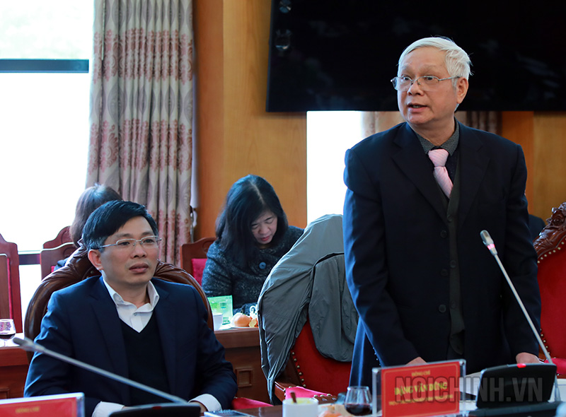 Đồng chí Trịnh Vinh Thịnh, Trưởng Ban liên lạc hưu trí Ban Nội chính Trung phát biểu tại buổi gặp mặt
