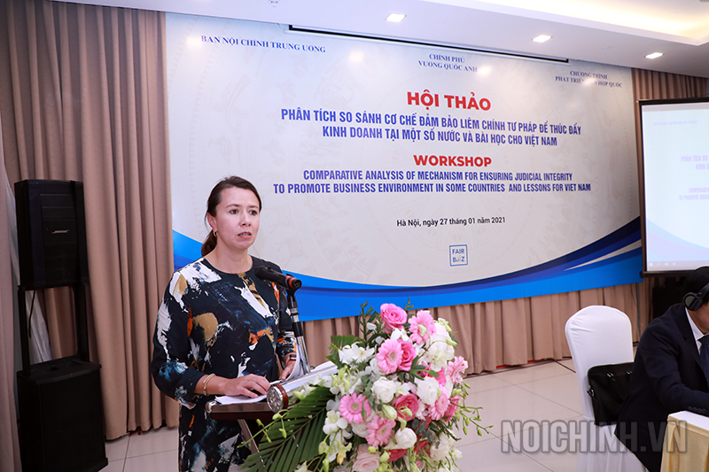 Bà Diana Torres, Trợ lý trưởng đại diện thường trú UNDP tại Việt Nam phát biểu tại Hội thảo