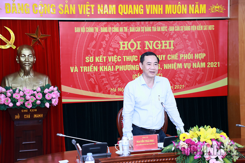 Đồng chí Nguyễn Thái Học, Phó trưởng Ban Nội chính Trung ương phát biểu tại Hội nghị