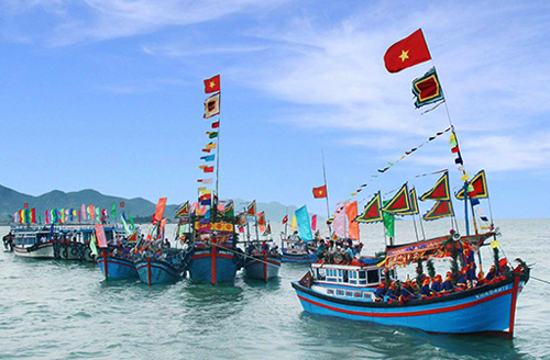 Ngư dân tham gia bám biển khai thác hải sản trong dịp Tết Nguyên đán