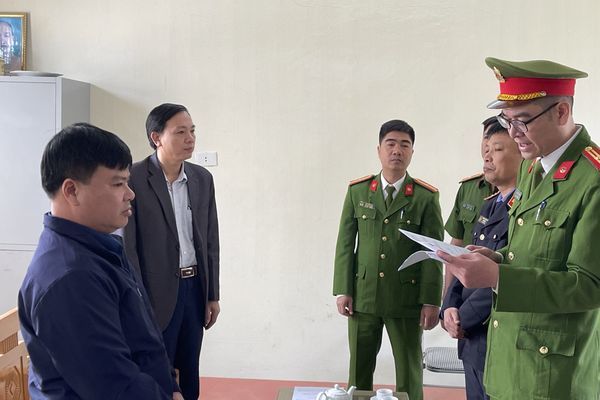 Công an tỉnh Thanh Hóa đã khởi tố bị can đối với ông Phạm Văn Biên, Giám đốc Văn phòng đăng ký quyền sử dụng đất huyện Ngọc Lặc về hành vi “Thiếu trách nhiệm gây hậu quả nghiêm trọng” (tháng 3/2021)