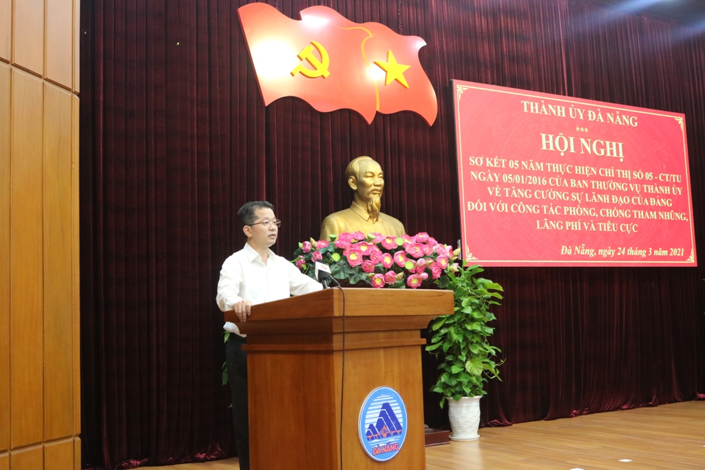 Đồng chí Nguyễn Văn Quảng - Ủy viên Trung ương Đảng, Bí thư Thành ủy phát biểu tại Hội nghị