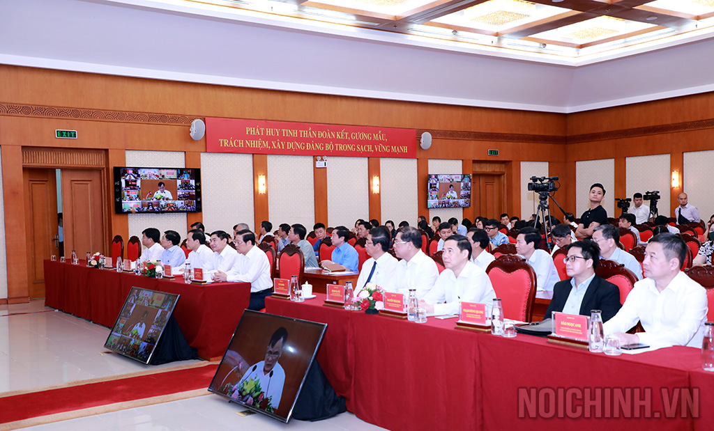 Các đại biểu dự Hội nghị điểm cầu Hà Nội