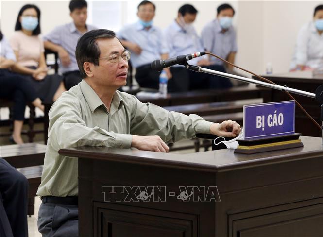 Bị cáo Vũ Huy Hoàng trong phiên tòa sáng 24/4/2021. Ảnh: Phạm Kiên/TTXVN