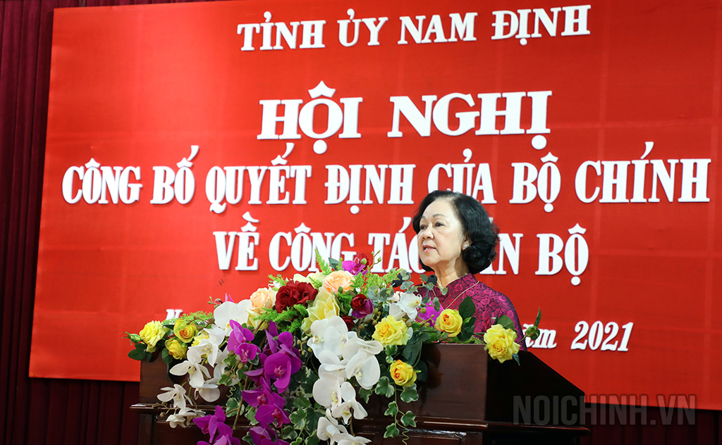 Đồng chí Trương Thị Mai, Ủy viên Bộ Chính trị, Bí thư Trung ương Đảng, Trưởng Ban Tổ chức Trung ương phát biểu tại Hội nghị