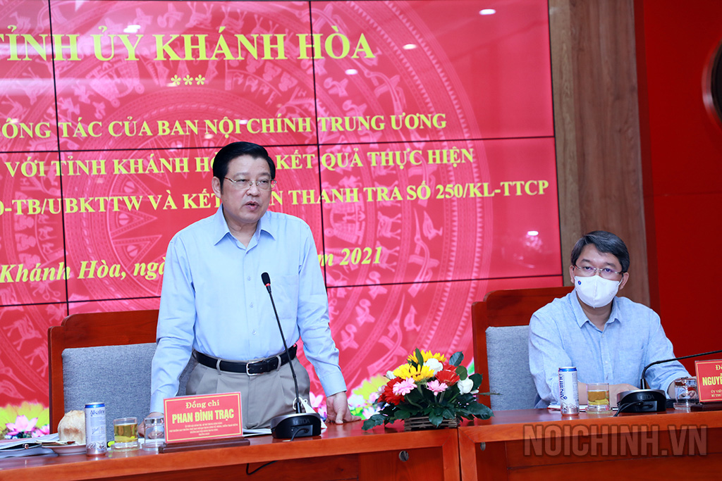 Đồng chí Phan Đình Trạc,Ủy viên Bộ Chính trị, Bí thư Trung ương Đảng, Trưởng Ban Nội chính Trung ương phát biểu tại buổi làm việc