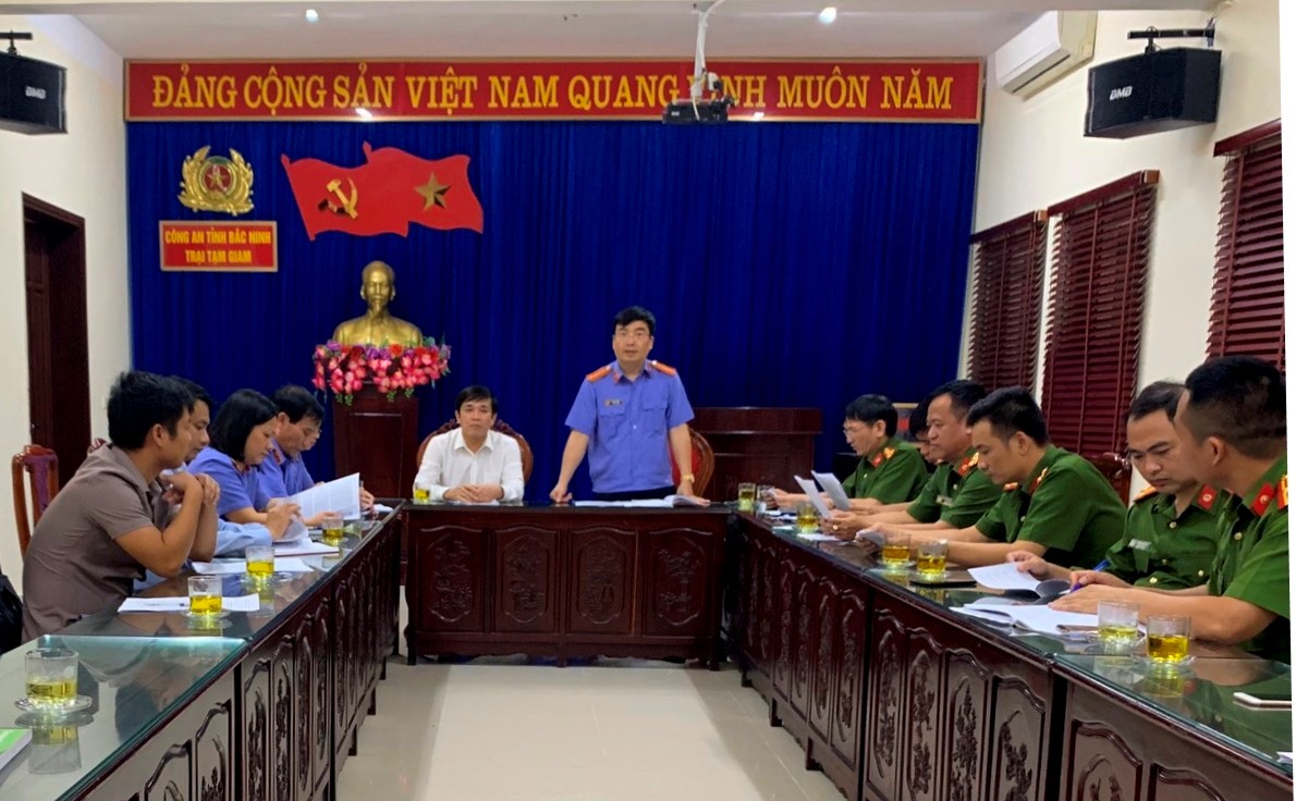 Ủy ban MTTQ Việt Nam tỉnh Bắc Ninh và Viện Kiểm sát nhân dân tỉnh phối hợp kiểm sát, giám sát việc chấp hành pháp luật trong công tác tạm giữ, tạm giam tại Trại giam Công an tỉnh Bắc Ninh.