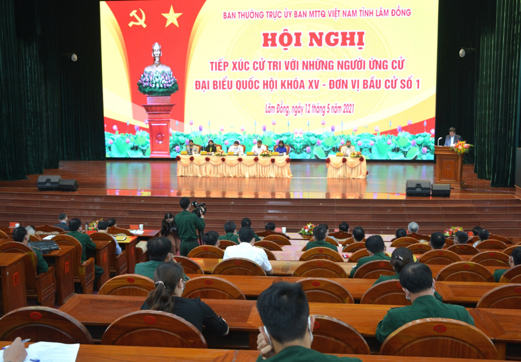 Toàn cảnh buổi tiếp xúc cử tri huyện Đức Trọng, tỉnh Lâm Đồng