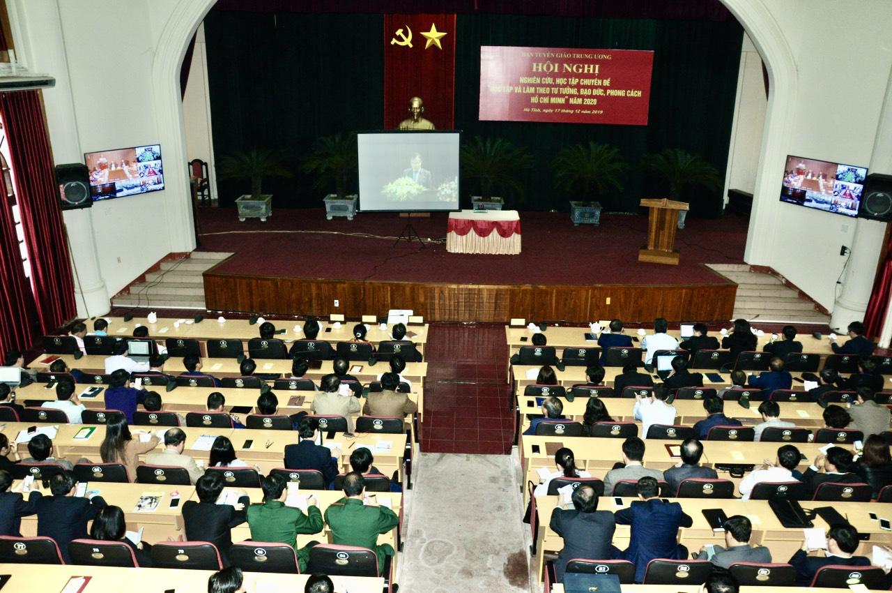 Hội nghị nghiên cứu, học tập chuyên đề học tập và làm theo tư tưởng, đạo đức, phong cách Hồ Chí Minh tỉnh Hà Tĩnh