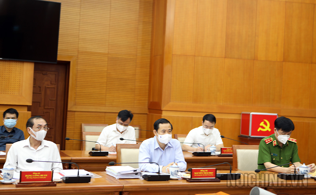 Đồng chí Nguyễn Thái Học, Phó trưởng Ban Nội chính Trung ương cùng các đại biểu tham dự buổi làm việc