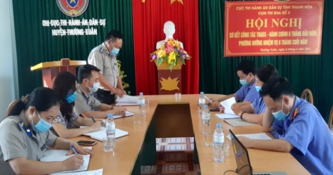 Viện Kiểm sát nhân dân huyện Thường Xuân, tỉnh Thanh Hóa kiểm sát trực tiếp hoạt động thi hành án dân sự tại Chi cục Thi hành án dân sự huyện Thường Xuân (tháng 5/2021)
