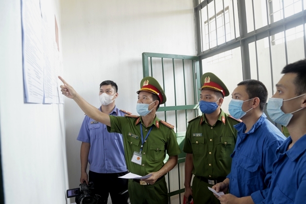 Viện Kiểm sát nhân dân tỉnh Nam Định kiểm sát hoạt động Bầu cử đại biểu Quốc hội khóa XV và đại biểu HDND các cấp, nhiệm kỳ 2021-2026 tại Trại tạm giam Công an tỉnh (tháng 5/2021)