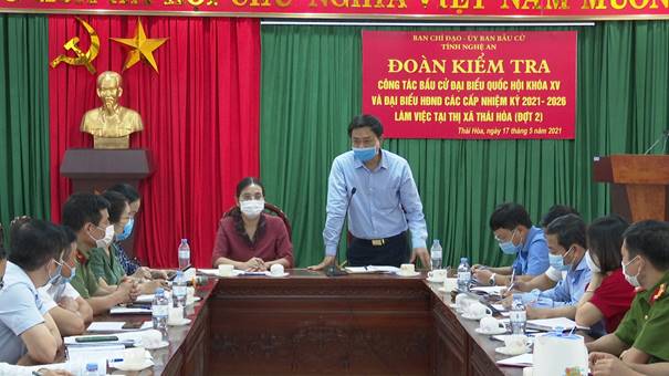Đồng chí Hồ Lê Ngọc, Ủy viên Ban Thường vụ, Trưởng Ban Nội chính Tỉnh ủy phát biểu tại buổi kiểm tra công tác Bầu cử đại biểu Quốc hội khóa XV và đại biểu HĐND các cấp, nhiệm kỳ 2021-2026 tại thị xã Thái Hòa (tháng 5/2021)