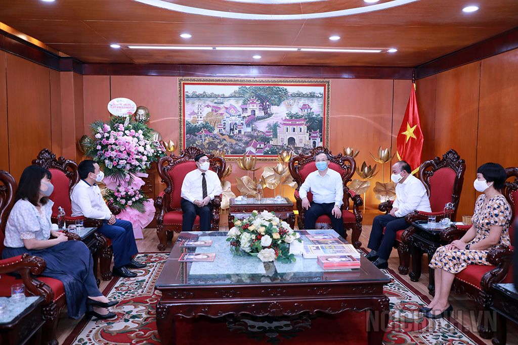 Đồng chí Trần Quốc Cường, Ủy viên Trung ương Đảng, Phó trưởng Ban Nội chính Trung ương chúc mừng Đài Tiếng nói Việt Nam