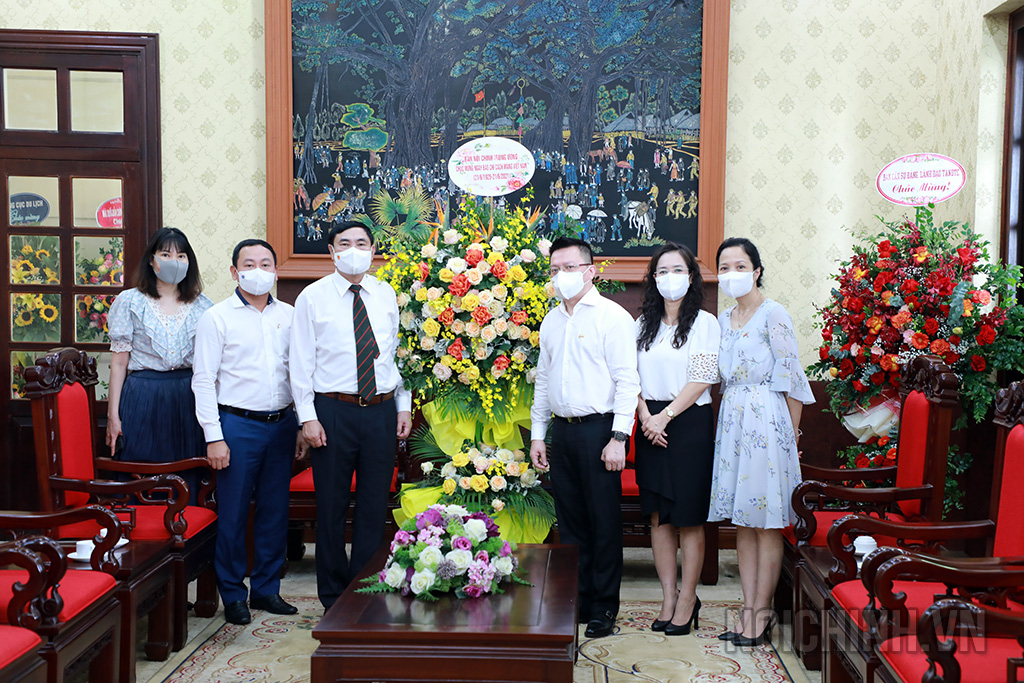 Đồng chí Trần Quốc Cường, Ủy viên Trung ương Đảng, Phó trưởng Ban Nội chính Trung ương chúc mừng Báo Nhân Dân