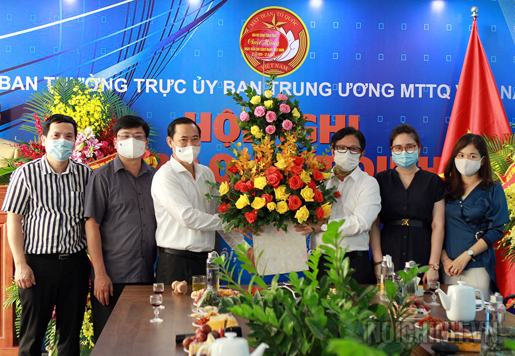 Đồng chí Nguyễn Thái Học, Phó trưởng Ban Nội chính Trung ương, Ủy viên Ban Chỉ đạo Cải cách tư pháp Trung ương chúc mừng Báo Đại đoàn kết