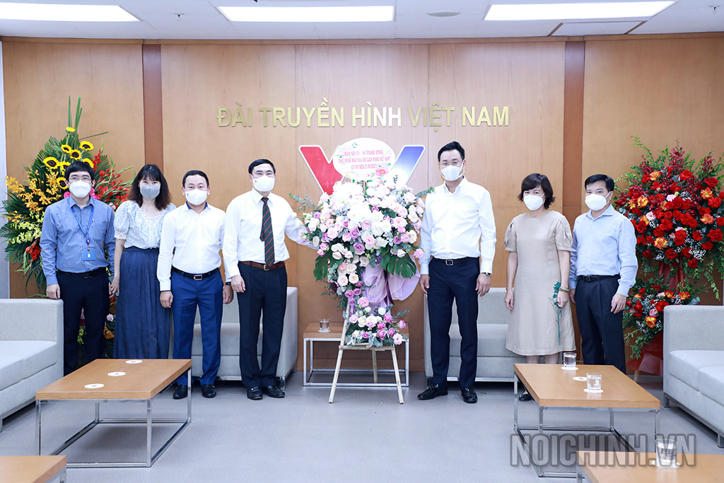 Đồng chí Trần Quốc Cường, Ủy viên Trung ương Đảng, Phó trưởng Ban Nội chính Trung ương chúc mừng Đài Truyền hình Việt Nam