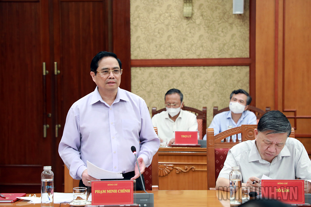 Đồng chí Phạm Minh Chính, Ủy viên Bộ Chính trị, Thủ tướng Chính phủ, Phó trưởng Ban Chỉ đạo xây dựng Đề án phát biểu tại phiên họp