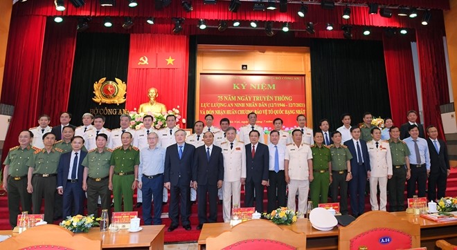 Chủ tịch nước Nguyễn Xuân Phúc và các đại biểu dự lễ kỷ niệm.