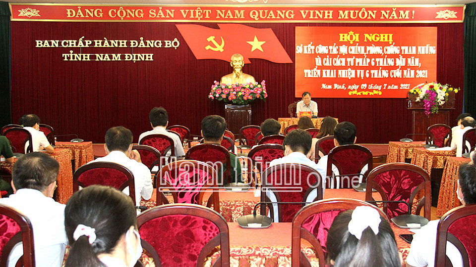 Quang cảnh Hội nghị sơ kết công tác nội chính, phòng, chống tham nhũng và cải cách tư pháp 6 tháng đầu năm 2021 do Tỉnh ủy Nam Định tổ chức 
