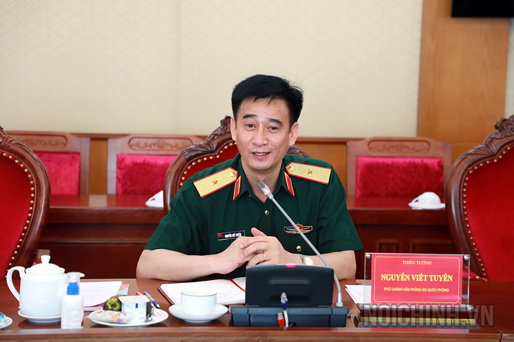 Đồng chí Thiếu tướng Nguyễn Viết Tuyên, Phó chánh Văn phòng Bộ Quốc phòng phát biểu tại buổi làm việc