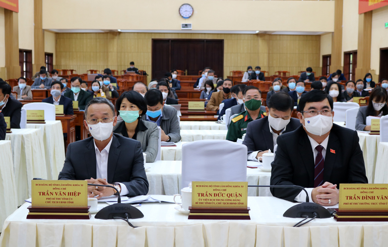 Các đại biểu dự Hội nghị cán bộ chủ chốt toàn tỉnh để thông báo nhanh kết quả Hội nghị lần thứ 3 Ban Chấp hành Trung ương Đảng khóa XIII tỉnh Lâm Đồng