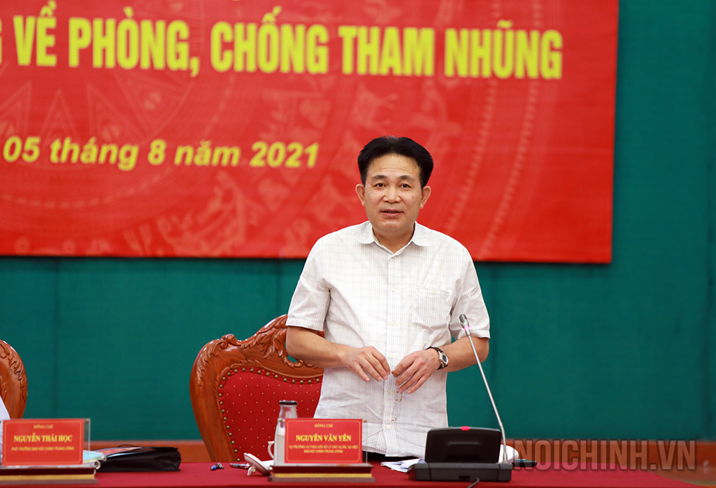 Đồng chí Nguyễn Văn Yên, Vụ trưởng Vụ theo dõi các vụ việc, vụ án Ban Nội chính Trung ương phát biểu tại buổi họp báo