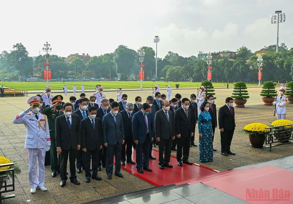 Các đồng chí lãnh đạo Đảng, Nhà nước tưởng nhớ Chủ tịch Hồ Chí Minh