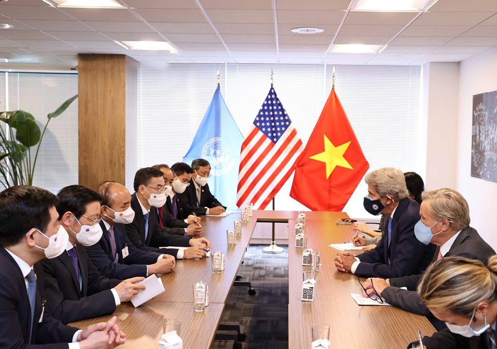 Chủ tịch nước Nguyễn Xuân Phúc cùng Đoàn đại biểu cấp cao Đảng và Nhà nước Việt Nam gặp Đặc phái viên của Tổng thống Hoa Kỳ John Kerry