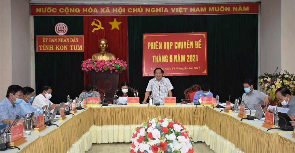 Một cuộc họp của Ủy ban nhân dân tỉnh Kon Tum