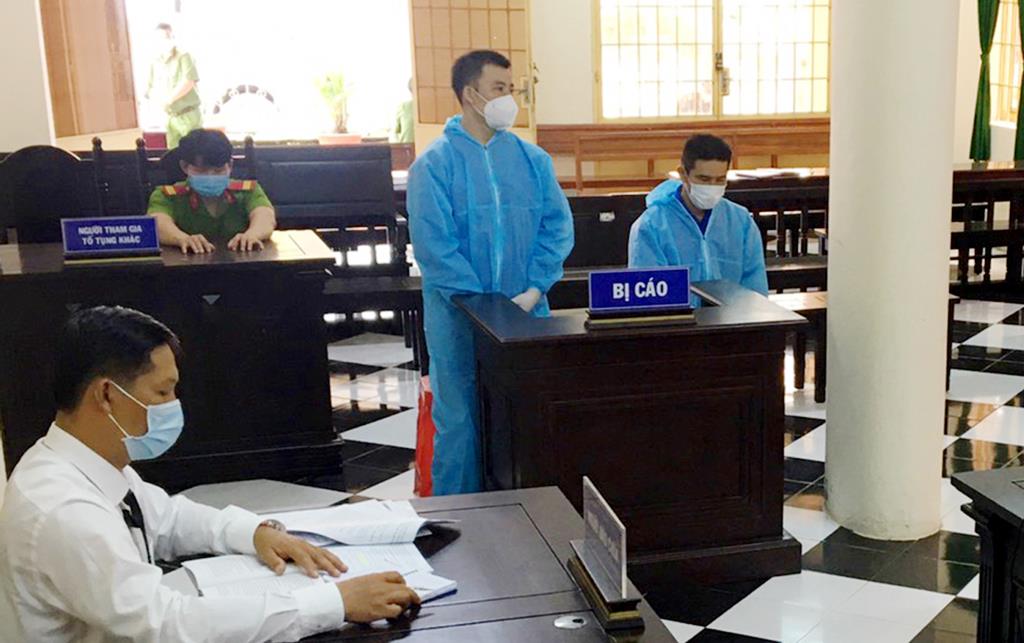 Tòa án nhân dân huyện An Phú xét xử bị cáo Phạm Trường Giang và Huỳnh Văn Vũ bị về hành vi “Tổ chức cho người khác nhập cảnh trái phép vào Việt Nam”
