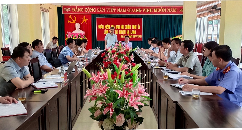 Đoàn công tác của Ban Nội chíh Tỉnh ủy Cao Bằng làm việc với Huyện ủy Hạ Lang kiểm tra việc lãnh đạo, chỉ đạo thực hiện công tác nội chính và phòng, chống tham nhũng trên địa huyện (tháng 7/2021)