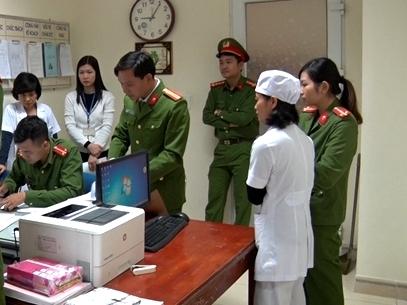 Công an tỉnh Nam Định đã khởi tố bị can, bắt tạm giam đối với 3 điều dưỡng Khoa hô hấp, Bệnh viện Nhi tỉnh Nam Định, để điều tra hành vi “Lợi dụng chức vụ, quyền hạn trong khi thi hành công vụ”