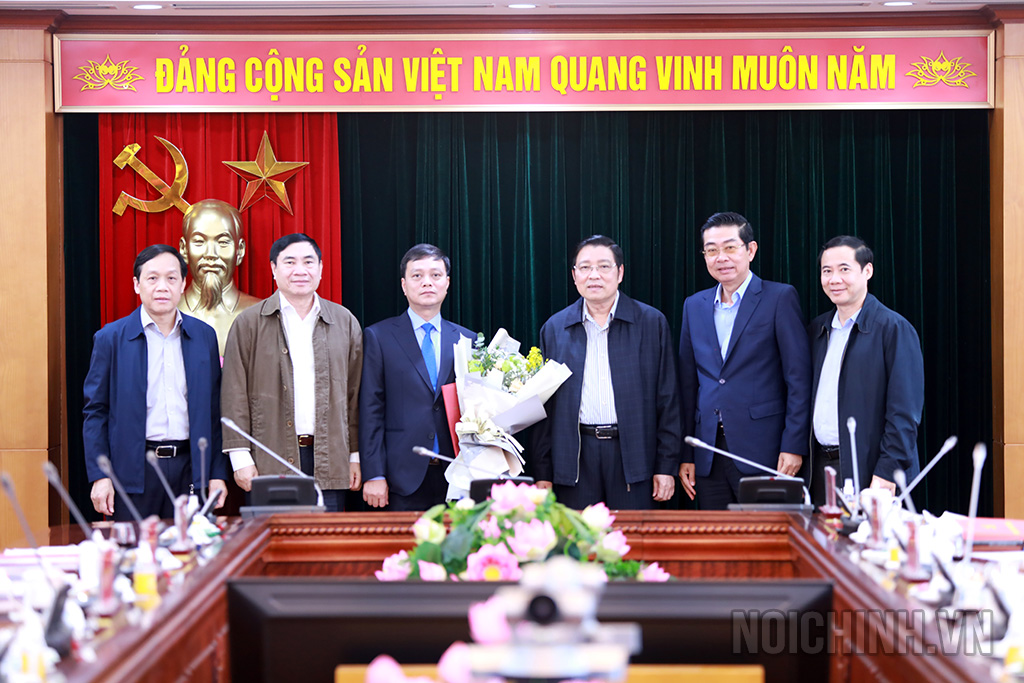 Tập thể Lãnh đạo Ban Nội chính Trung ương chúc mừng đồng chí Đoàn Hồng Ngọc