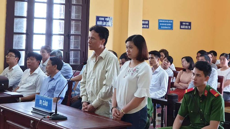 TAND tỉnh Lạng Sơn xét xử sơ thẩm đối với bị cáo Nguyễn Tuấn Anh, nguyên Giám đốc Công ty Cổ phần Vận tải ô tô số 2 và Hoàng Thu Hường, nguyên Kế toán trưởng Công ty về tội “Tham ô tài sản”
