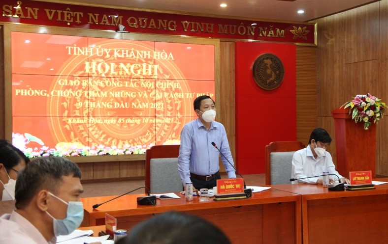 Đồng chí Hà Quốc Trị, Phó Bí thư Tỉnh ủy Khánh Hòa phát biểu tại Hội nghị giao ban công tác nội chính, phòng, chống tham nhũng và cải cách tư pháp 9 tháng năm 2021