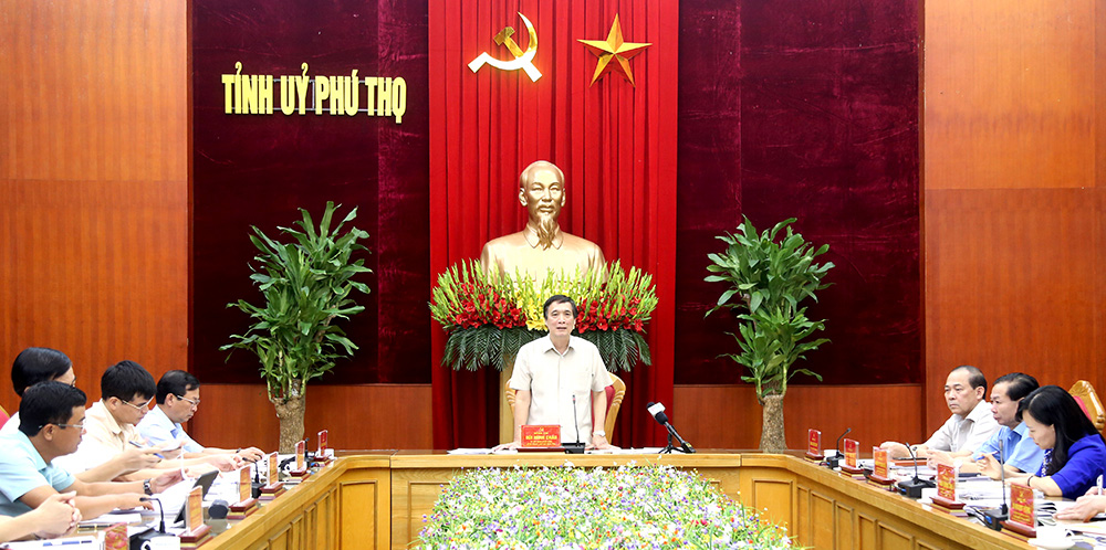 Đồng chí Bùi Minh Châu, Ủy viên Trung ương Đảng, Bí thư Tỉnh ủy Phú Thọ phát biểu tại một buổi họp Ban Thường vụ Tỉnh ủy (Ảnh Baophutho.vn)