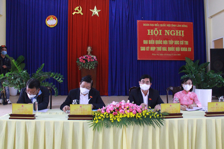 Đoàn đại biểu Quốc hội tỉnh Lâm Đồng tiếp xúc cử tri huyện Đức Trọng