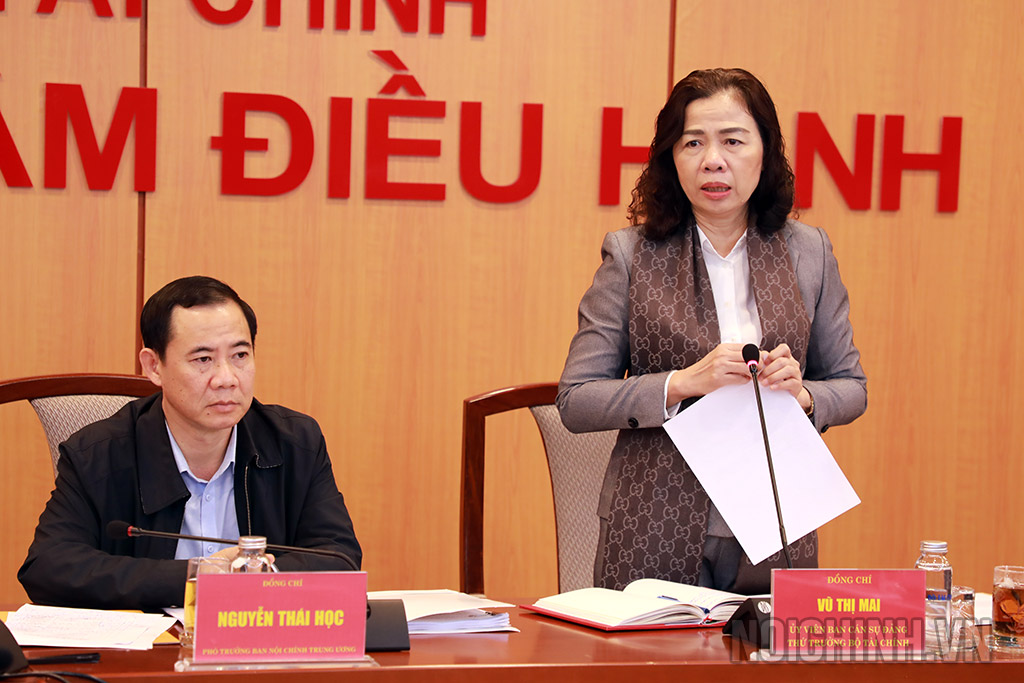 Đồng chí Vũ Thị Mai, Thứ trưởng Bộ Tài chính phát biểu tại buổi làm việc