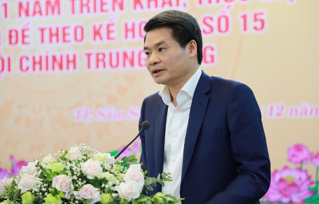 Đồng chí Nguyễn Quang Đức, Trưởng Ban Nội chính Thành ủy Hà Nội tham luận tại Hội nghị