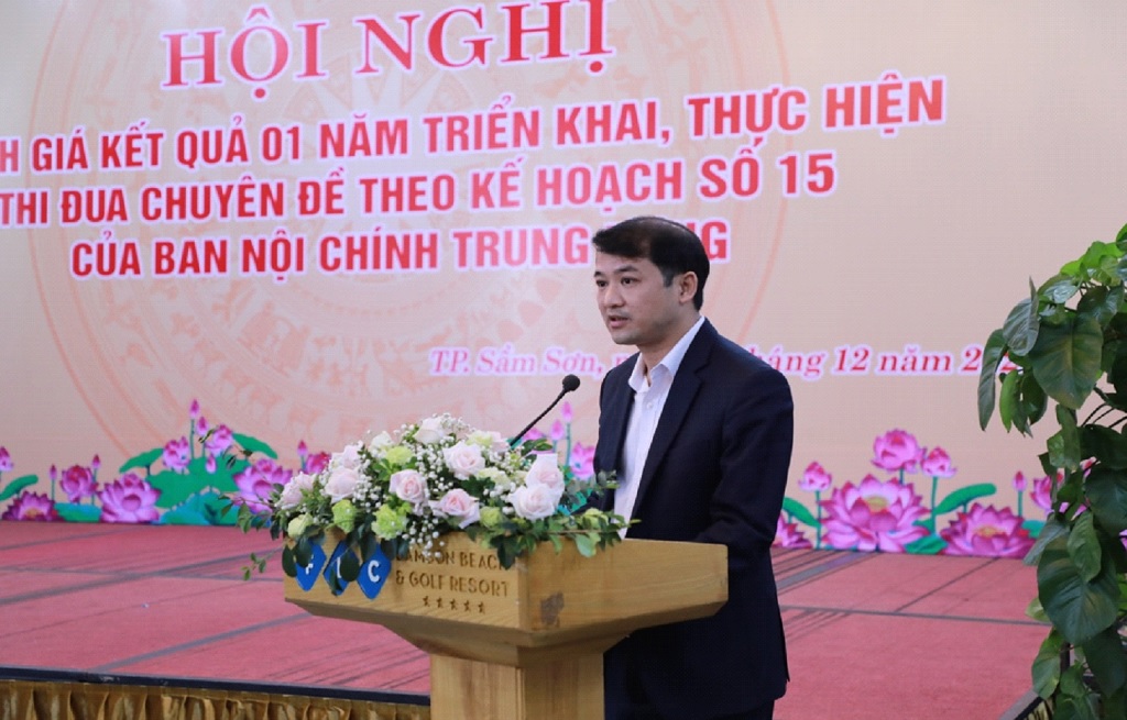 Đồng chí Nguyễn Hoài An, Phó Trưởng Ban Nội chính Tỉnh ủy Nghệ An tham luận tại Hội nghị