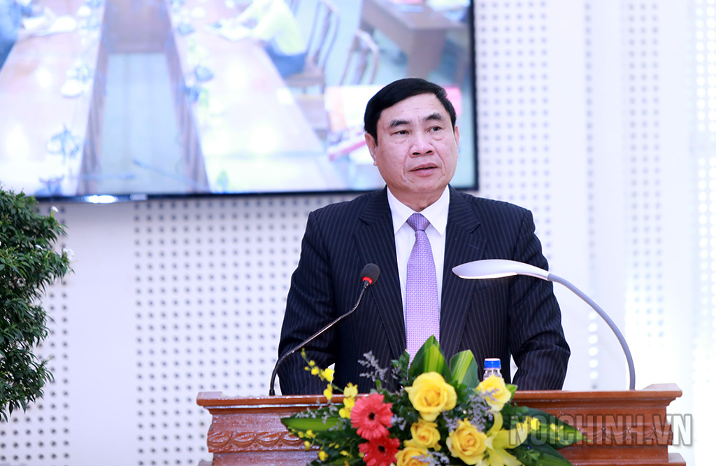 Đồng chí Trần Quốc Cường, Ủy viên Trung ương Đảng, Phó trưởng Ban Nội chính Trung ương trình bày báo cáo tại Hội nghị