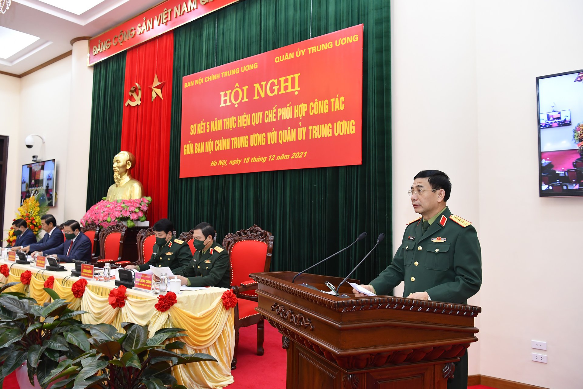 Đại tướng Phan Văn Giang, Ủy viên Bộ Chính trị, Phó Bí thư Quân ủy Trung ương, Bộ trưởng Bộ Quốc phòng phát biểu tại Hội nghị