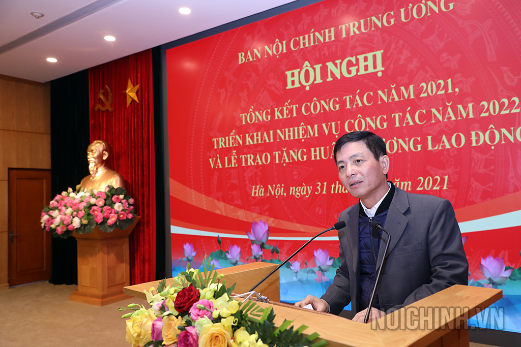 Đồng chí Nguyễn Đại Nghĩa, Vụ trưởng Vụ Tổ chức – Cán bộ công bố các Quyết định khen thưởng